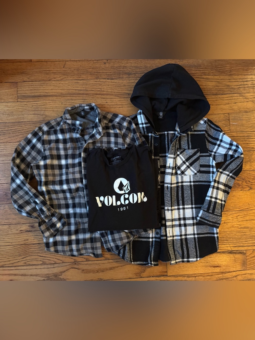 Volcom | Lot of 3 Black Gray White L/S Shirts - sz L
